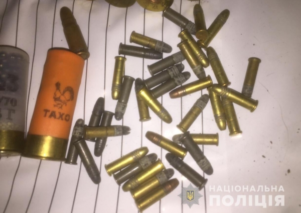 У жителя Іваничівського району поліцейські вилучили набої та детонатори