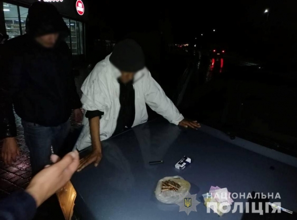 Поліцейські викрили на торгівлі зброєю жителя Шацька