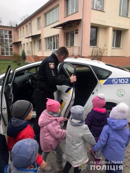 У Луцьку поліцейські провели урок «Безпечна країна» для дошкільнят 