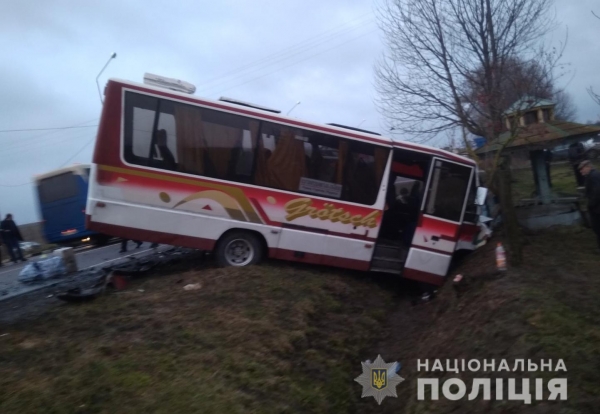 У Горохівському районі поліція з’ясовує обставини ДТП за участю рейсового автобуса