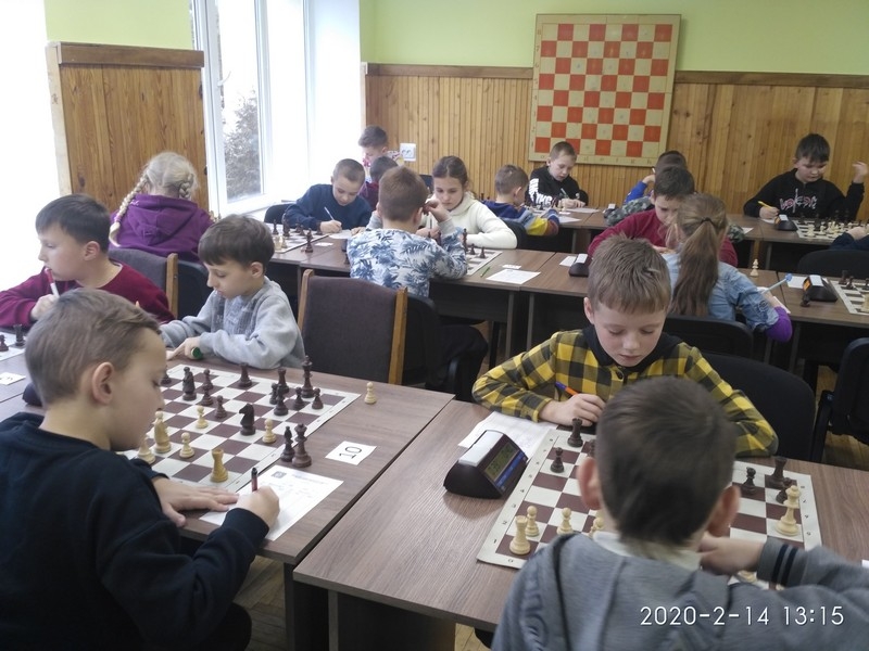 У Ковелі за шаховими дошками змагались хлопчики та дівчатка