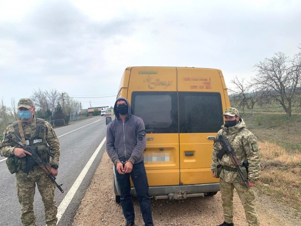 Порушник кордону позбувся мікроавтобуса та отримав п’ятирічну заборону на в’їзд в Україну