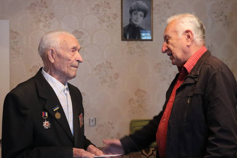 У Володимирі-Волинському героя-танкіста Другої світової війни привітали з 95-річчям