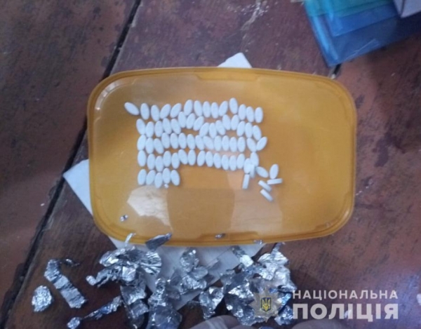 Наркотики, зброя і крадені речі: у Володимирі-Волинському правоохоронці провели масштабні обшуки