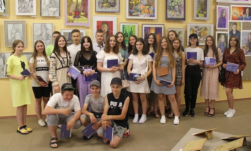 32 учнів Ковельської художньої школи отримали свідоцтва про позашкільну освіту