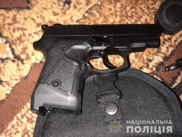 Переробляв та збував: волинські поліцейські затримали на Львівщині зловмисника за підозрою в незаконному поводженні зі зброєю
