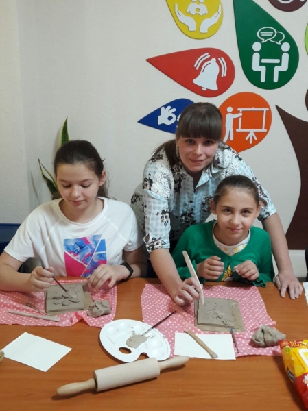 У Луцьку відбулось арт-терапевтичне заняття для дітей з інвалідністю "Літні квіти"