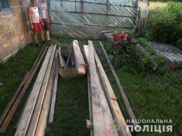 У Володимирі-Волинському спіймали зловмисника, який викрав металеві конструкції та дошки з-під мосту