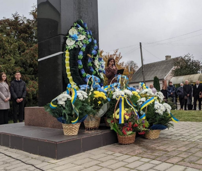 У Володимирі-Волинському відбулись урочиста хода і покладання квітів з нагоди 14 жовтня