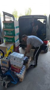 Координаційний центр громади Володимира продовжує формувати вантажі з гуманітарною допомогою