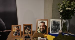 роботи загиблого військового, фотографа, ковельчанина Максима Бурди представили його рідні в Музеї сучасного українського мистецтва Корсаків