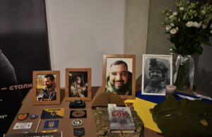 роботи загиблого військового, фотографа, ковельчанина Максима Бурди представили його рідні в Музеї сучасного українського мистецтва Корсаків