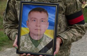 (Українська) У селі Ловища відбулося вшанування загиблого Героя України Олександра Чирки