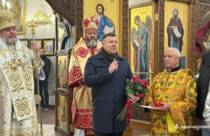 (Українська) У Нововолинському храмі освятили скульптуру «Розпʼяття Ісуса Христа»