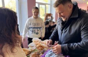 Благодійний ярмарок у Грибовицькій гімназії зібрав кошти на підтримку ЗСУ