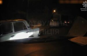 (Українська) В Луцьку підліток за кермом ВАЗа утікав тротуаром від патрульних