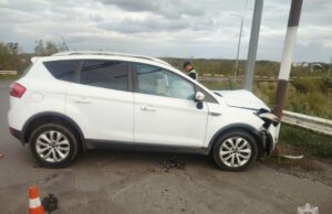 (Українська) Водій у Ковелі врізався в обмежувач та після ДТП почав вживати алкоголь