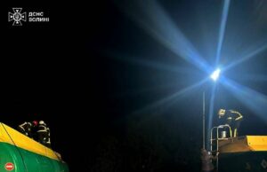 (Українська) Аварія у Луцькій громаді: легковик зіткнувся з бензовозом