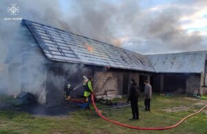 На Волині за добу горіли дві господарські будівлі
