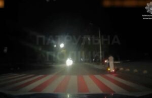 (Українська) Нетверезе кермування електросамокатом у Луцьку: патрульні оштрафували водійок