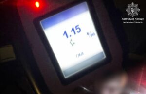 (Українська) У Луцьку патрульні затримали нетверезу водійку електросамоката