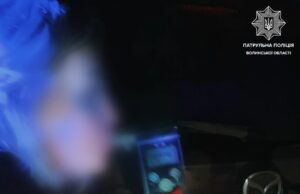 В Луцьку патрульні зупинили нетверезого водія Mazda під час комендантської години