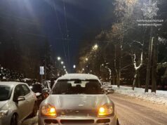 Porsche в Луцьку зачепив припаркований Audi