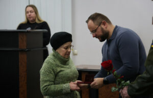 (Українська) У Луцьку вручено сім орденів За мужність родинам загиблих Героїв