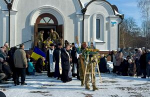 Нововолинська громада прощається з Героєм Володимиром Михнюком