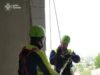 (Українська) У Луцьку рятувальники вдосконалюють навички на висоті