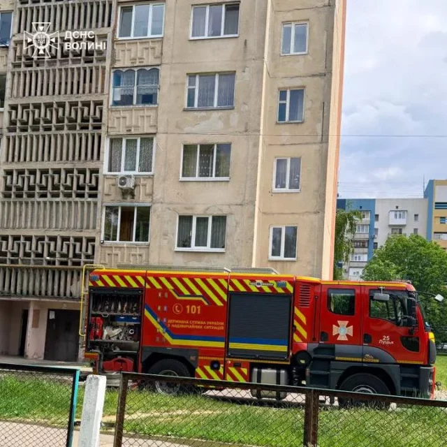 У Луцьку рятувальники загасили пожежу в багатоквартирному будинку на проспекті Соборності