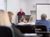 На вулиці Богдана Хмельницького, 1 встановили новий тариф на паркування