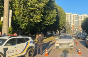 У Луцьку на проспекті Молоді авто збило жінку та дитину на переході У Луцьку на проспекті Молоді авто збило жінку та дитину на переході