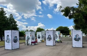 На Алеї Героїв у Нововолинську встановили ще 12 портретів захисників