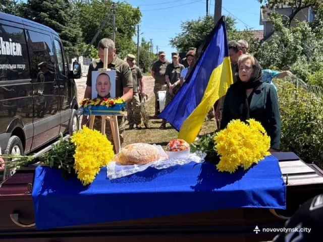 У Низкиничах попрощалися із захисником Василем Зарембою