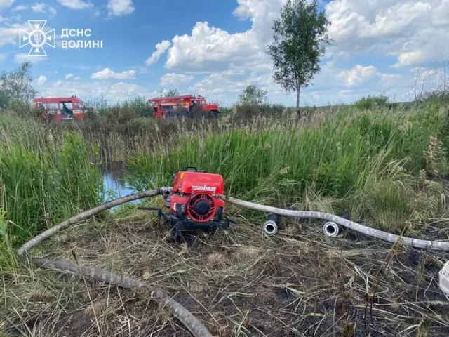 Поблизу Ржищева на Волині ліквідовують пожежу торфовища