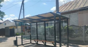 У Луцькій громаді оновили скляні павільйони зупинок