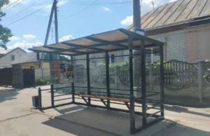 У Луцькій громаді оновили скляні павільйони зупинок