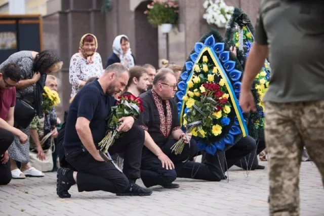 У Луцьку попрощалися з Дмитром Лавренчуком та Олександром Горбачем