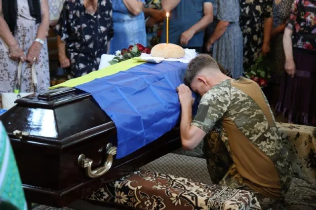 У Шепелі попрощалися з військовим Борисом Кузьмічуком