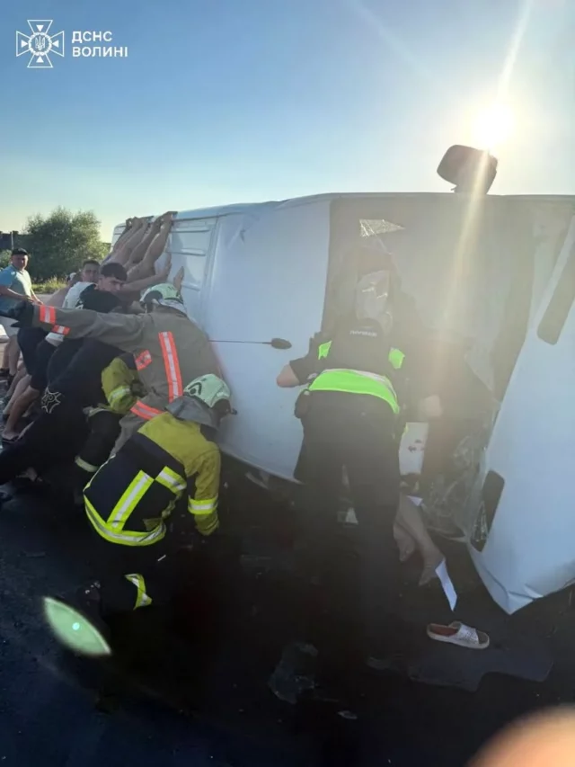 Біля села Вишнів у Ковельському районі рятувальники деблокували двох постраждалих у ДТП