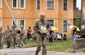У Нововолинській громаді попрощалися з двома захисниками