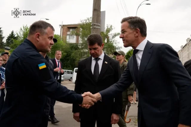 У Шевченківському районі Києва Даник і Рюте оглянули наслідки ударів РФ