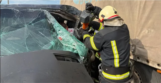У Камінь-Каширську рятувальники деблокували потерпілого з авто