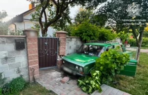 У Луцьку водій без прав і з ознаками сп’яніння в’їхав у паркан