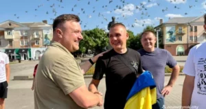 До Нововолинська повернувся з полону захисник Володимир Фабрий