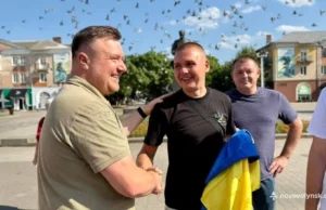До Нововолинська повернувся з полону захисник Володимир Фабрий