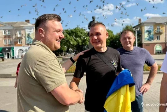 До Нововолинська повернувся з полону захисник Володимир Фабрий