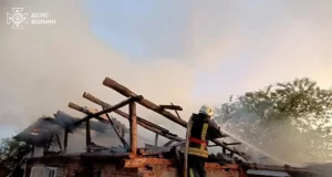 У селі Полиці через грозу загорілася господарська споруда