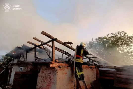 У селі Полиці через грозу загорілася господарська споруда